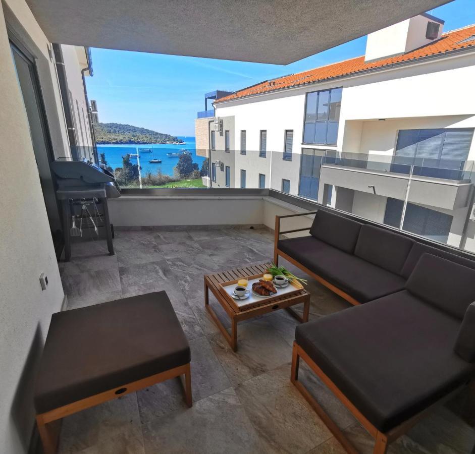 Black Pearl - Luxury Seaside App With Pool & Bbq, Istra Banjole Exterior photo