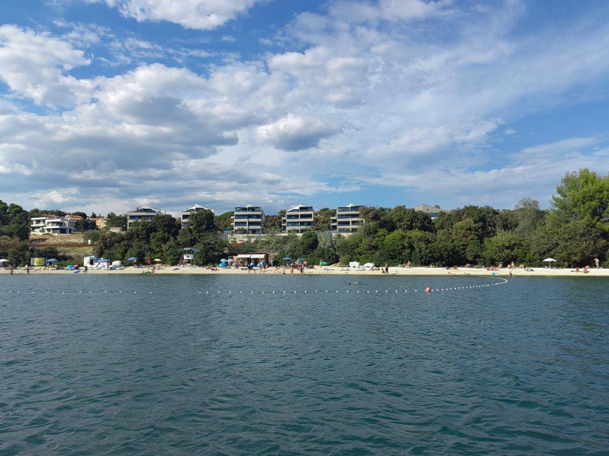 Black Pearl - Luxury Seaside App With Pool & Bbq, Istra Banjole Exterior photo